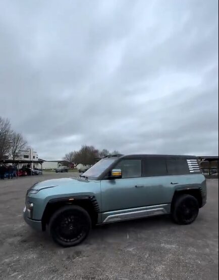 A unique hybrid 4×4 that can float and drive on water, the Yangwang U8, has been spotted in the UK for the first time, captivating enthusiasts with its tank-like capabilities.