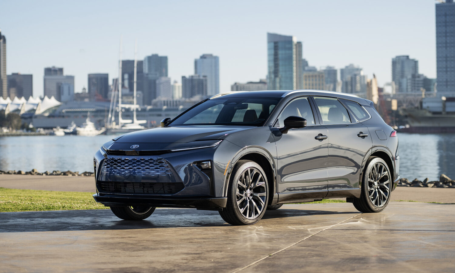 Toyota unveils the 2025 Crown Signia SUV, featuring XLE and Limited grades. With a sleek design, hybrid powertrain delivering 240 hp, and advanced tech, it redefines luxury and performance.
