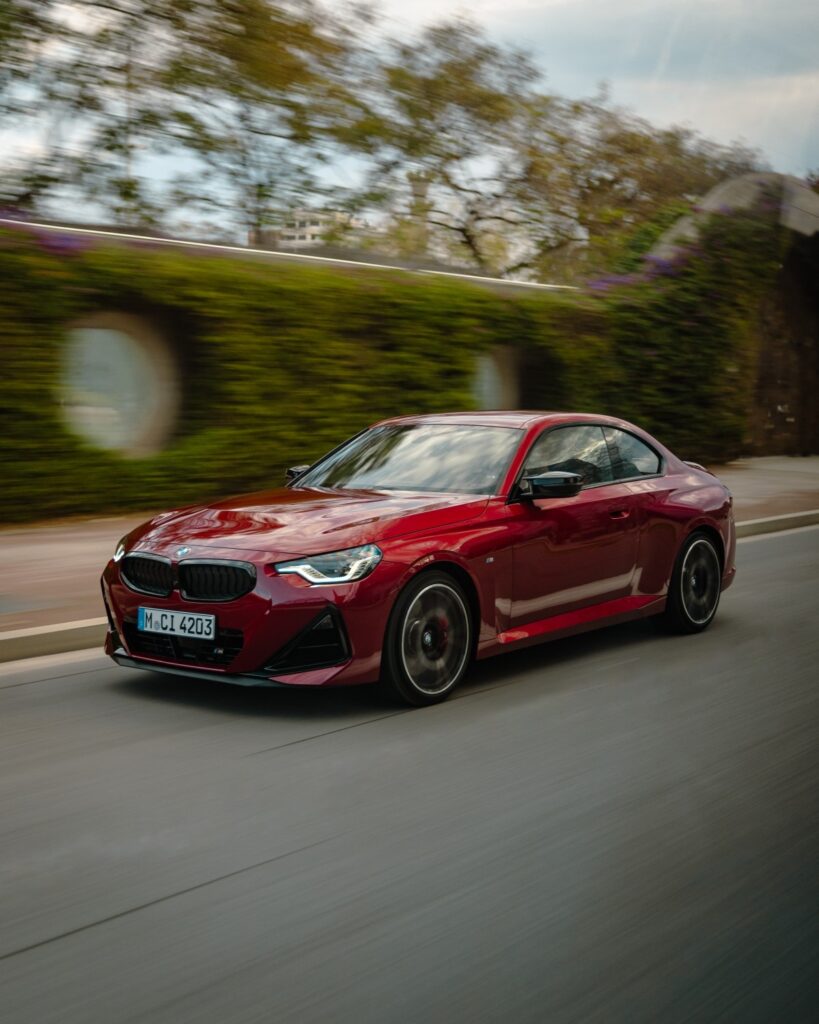 The BMW 2 Series Coupé stands out in the compact segment with sporty flair, precise dynamics, and premium features. Now more appealing with a refreshed design, enhanced equipment, and advanced digitalization.