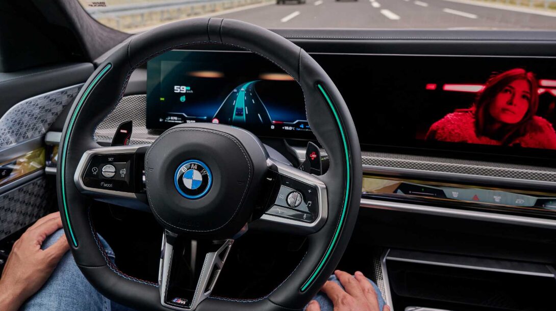 BMW introduces the new 7 Series with both Level 2 and Level 3 driving assistance systems, marking a pioneering step in automated driving technology for enhanced safety and comfort.