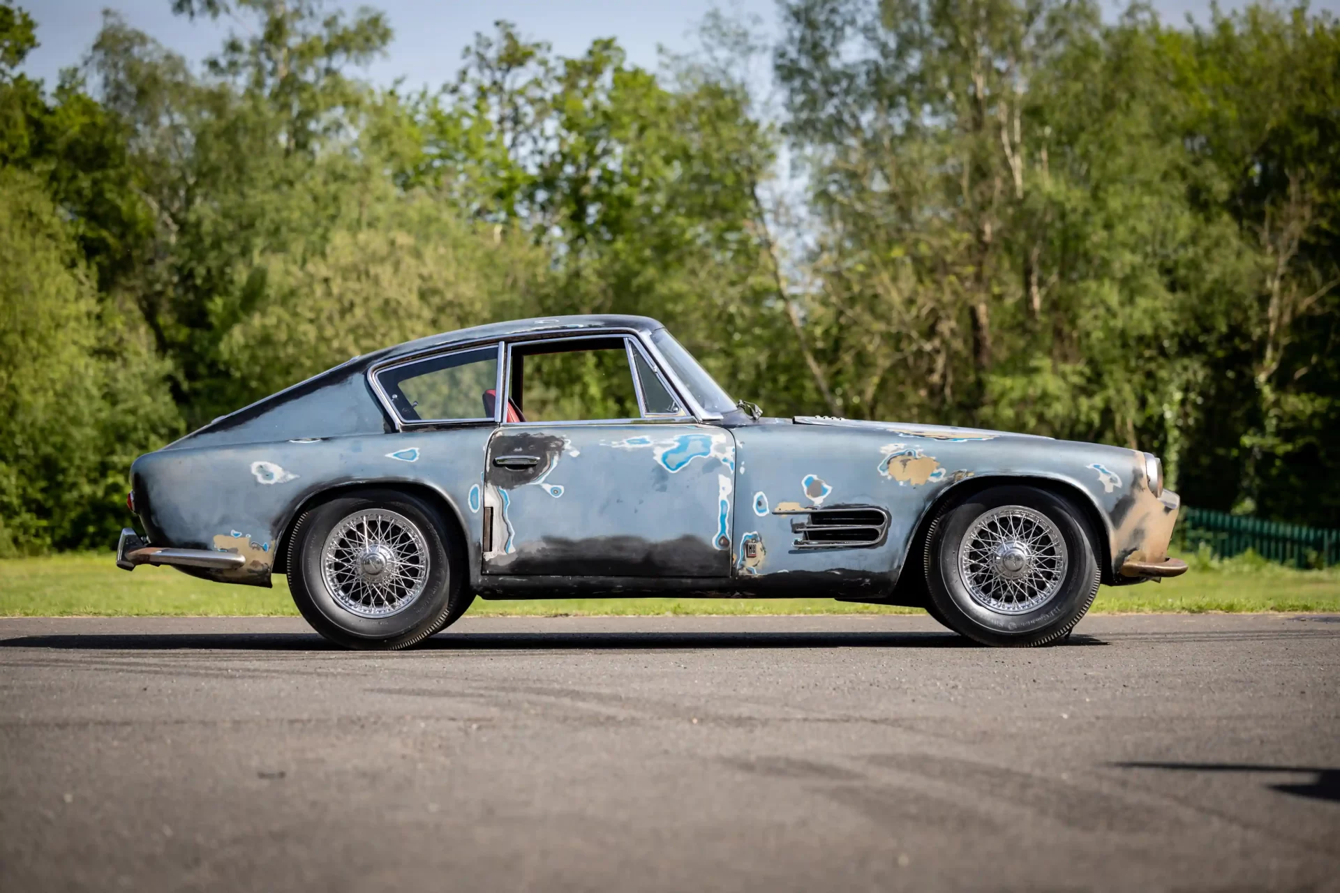 A classic 1955 Jaguar XK 140 SE Coupé, damaged in a 1957 accident and never restored, is set to auction for £350,000. Ideal restoration project for car enthusiasts.