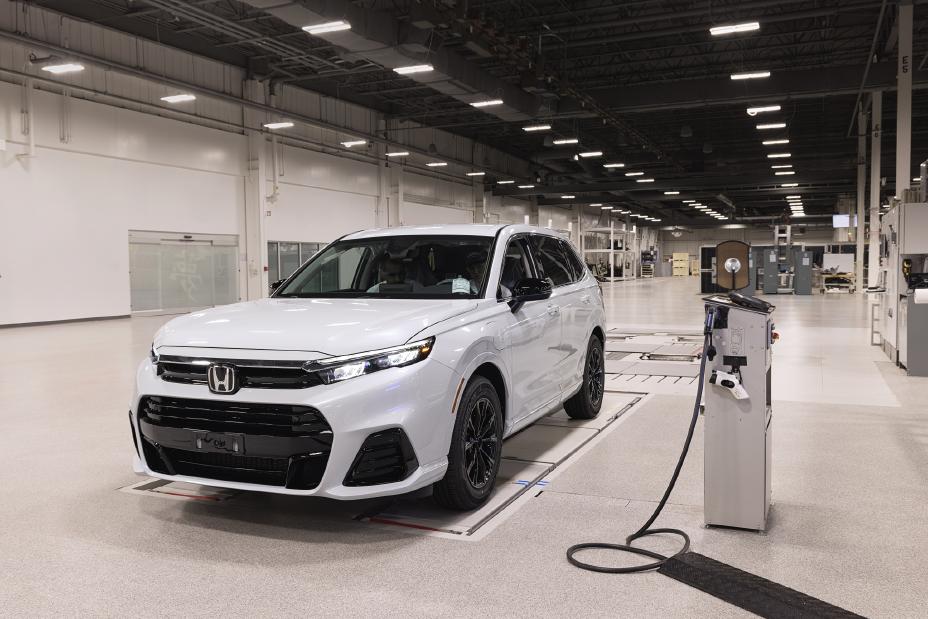 Honda launches production of the 2025 CR-V e, America's first hydrogen fuel cell electric vehicle, in Ohio. This innovative FCEV combines hydrogen efficiency with plug-in EV convenience.