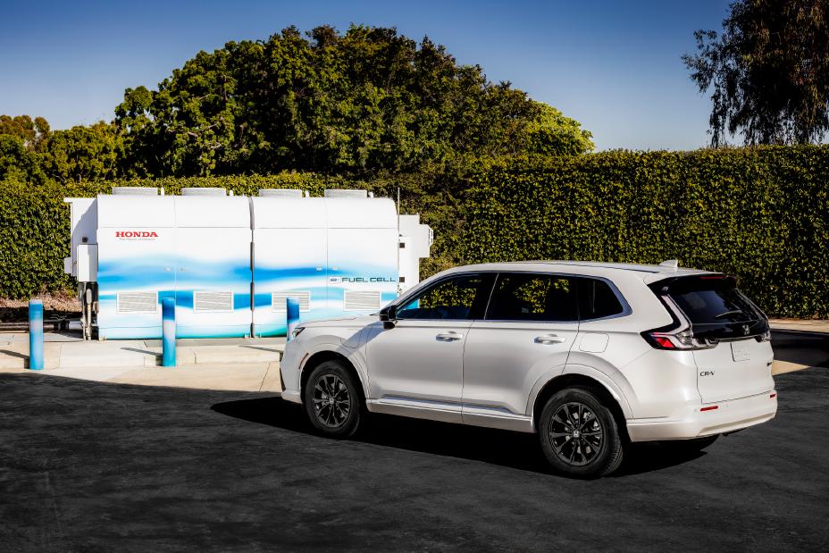 Honda announces competitive lease options for the 2025 CR-V e, a plug-in hydrogen fuel cell electric vehicle. Available in California from July 9, it offers zero emissions and impressive performance.