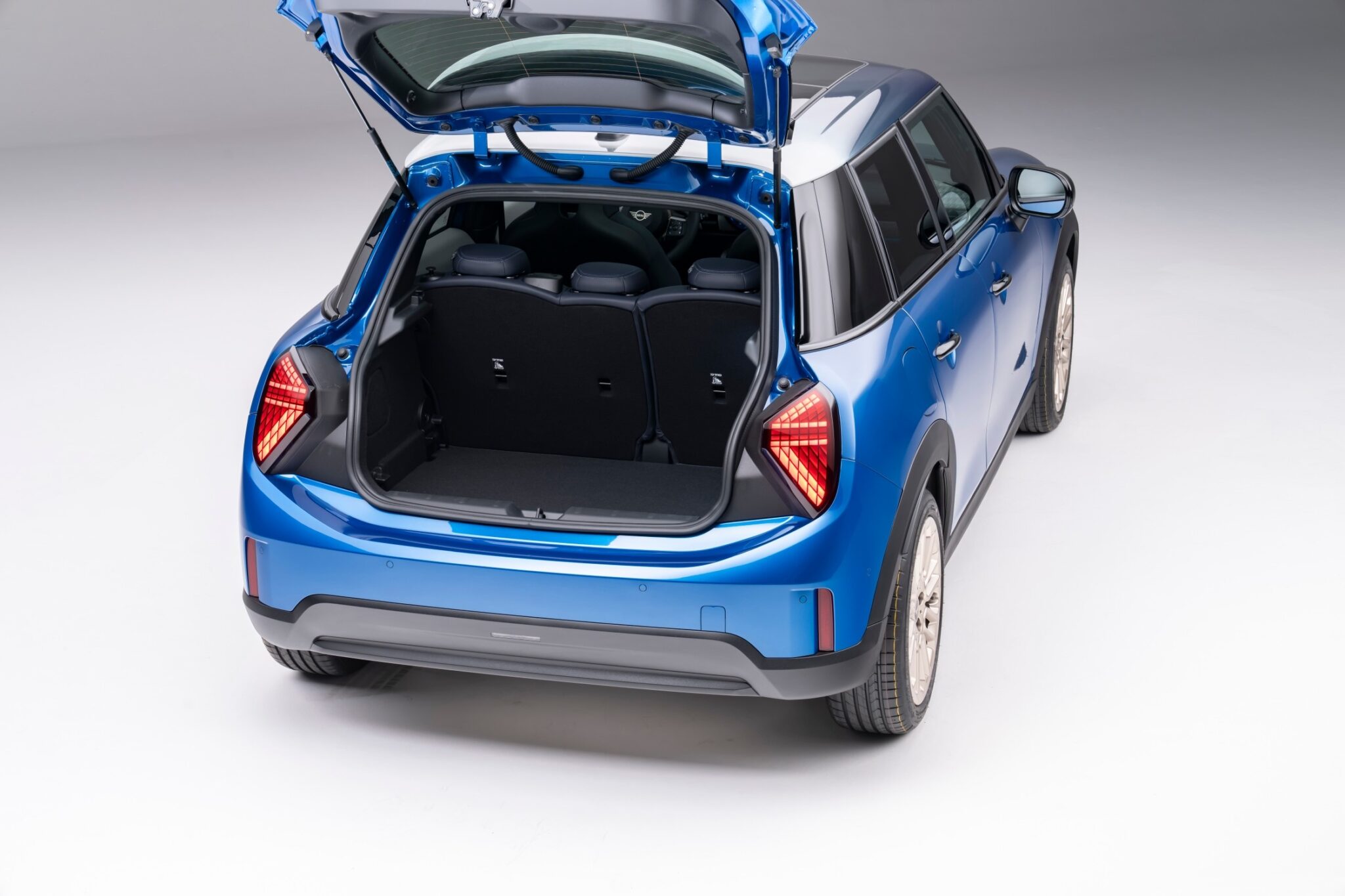 Introducing the New MINI Cooper 5 Door: Extended Space, Driving Fun ...