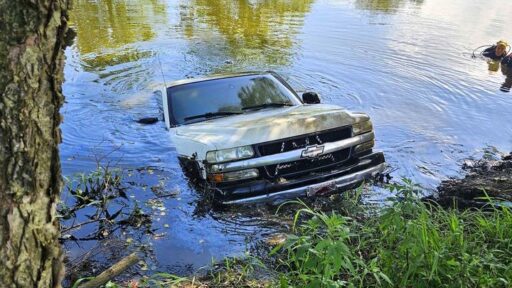 Man lists his submerged Chevrolet Silverado for £1,340 after rescuing a lawnmower. Despite water damage, the engine remains intact. Perfect for those seeking a fixer-upper!