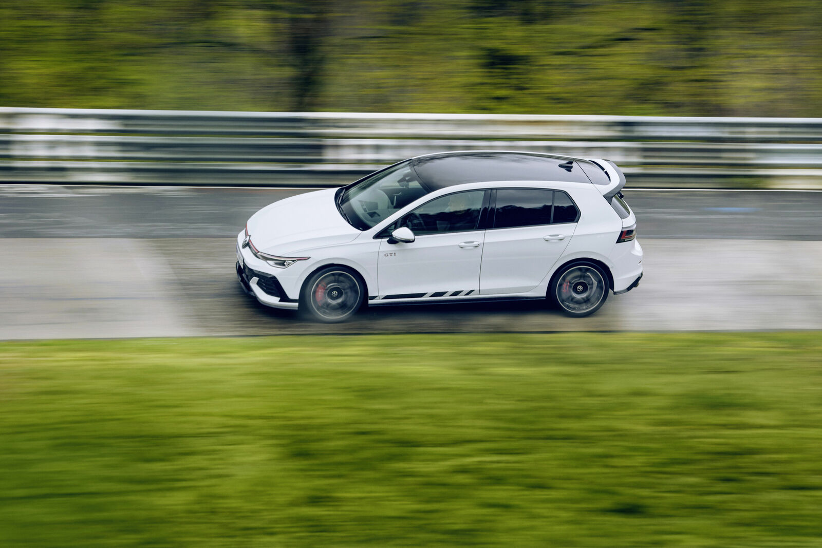 The new Golf GTI Clubsport made an exciting debut at the Nürburgring 24-Hour Race, impressing fans with its sharper design, enhanced performance, and cutting-edge features.