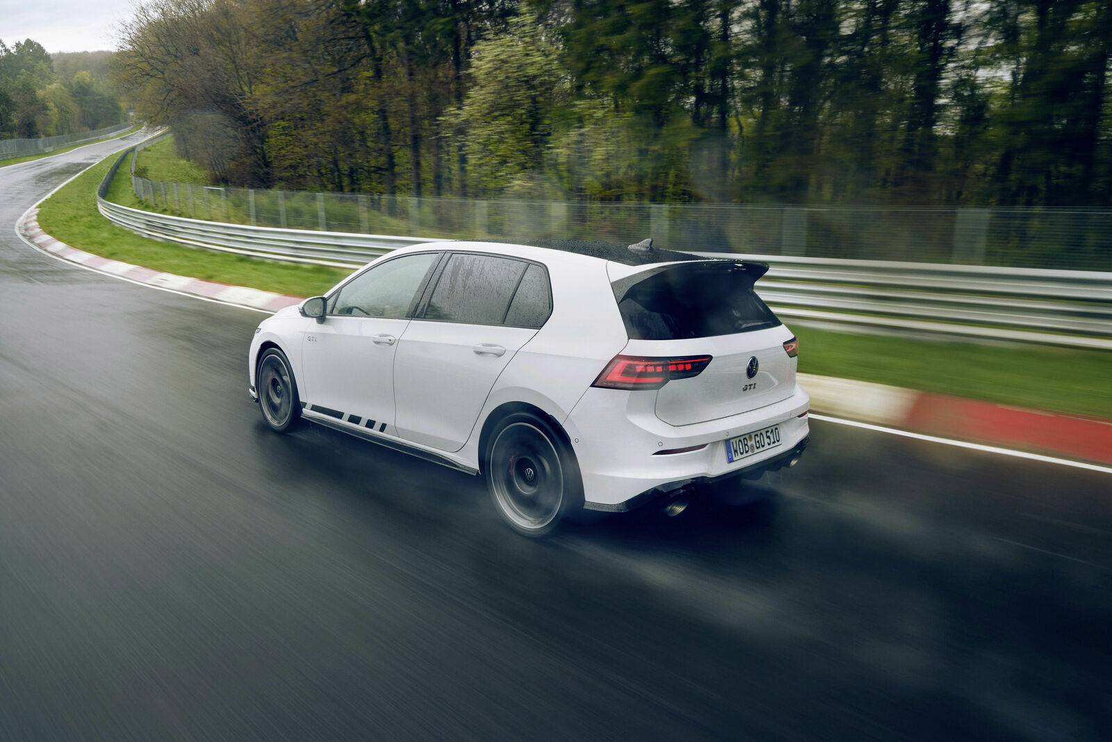The new Golf GTI Clubsport made an exciting debut at the Nürburgring 24-Hour Race, impressing fans with its sharper design, enhanced performance, and cutting-edge features.