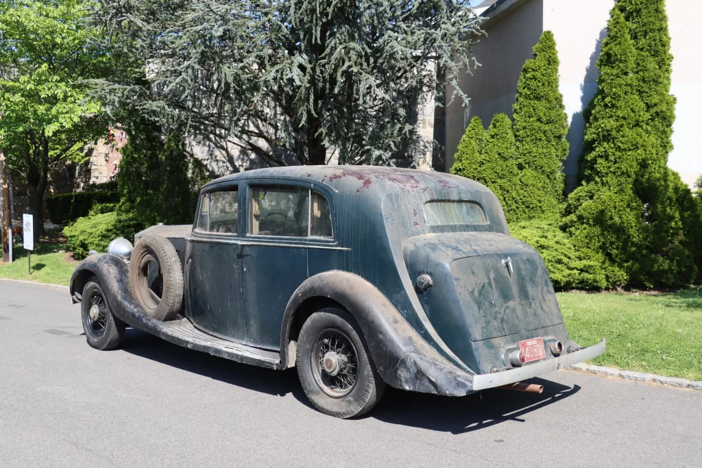 A 1938 Rolls-Royce Phantom III in disrepair is up for sale at £26,000. Hidden since 1973, it's a perfect restoration project for vintage car enthusiasts.