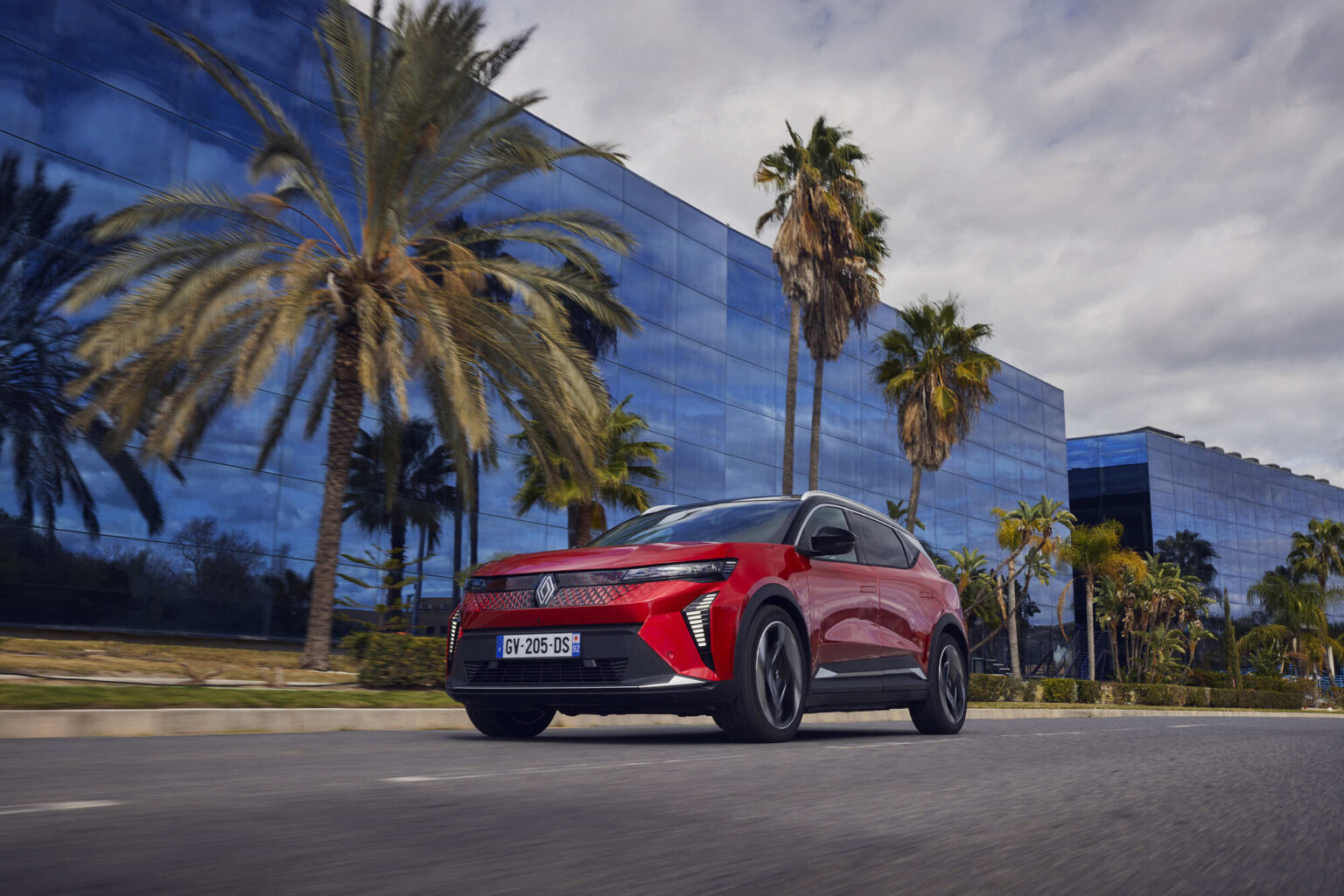 Apache program by Renault Group maps road conditions to reduce tire-road noise, benefiting the environment and public health by identifying areas for repair and reducing noise pollution.