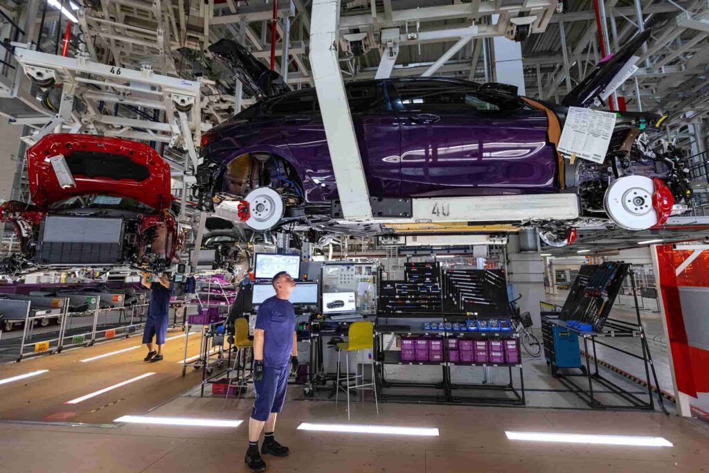BMW Group Plant Leipzig starts production of the fourth-generation BMW 1 Series. The BMW 120 in Alpine White offers 6.0-5.3 l/100 km fuel consumption and 135-121 g/km CO2 emissions.
