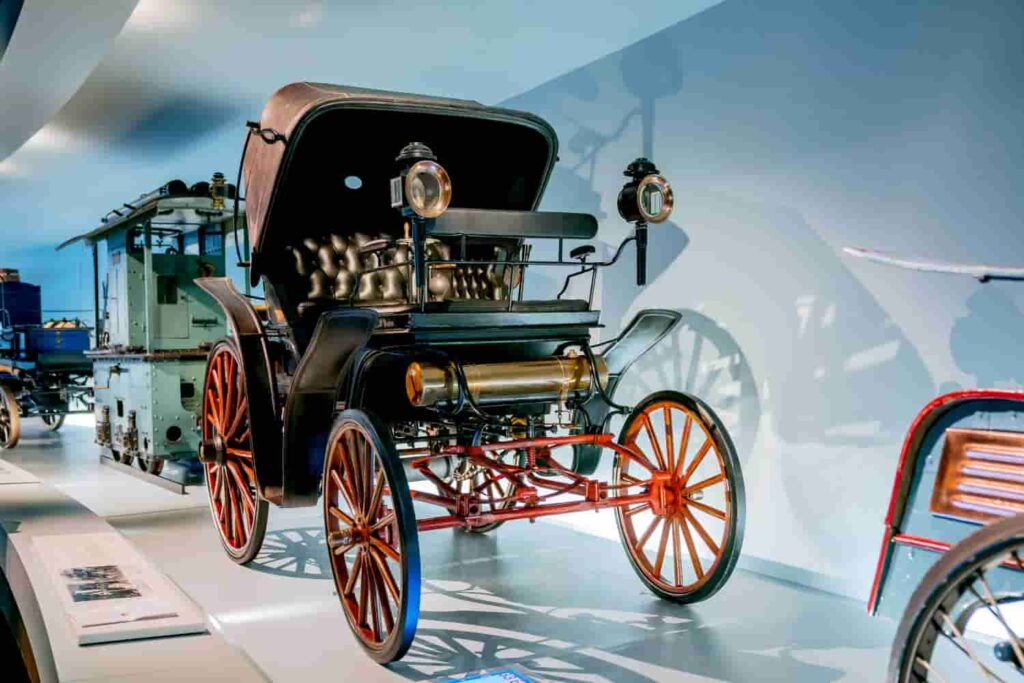 The Mercedes-Benz Museum's "Close-up" series features the 1893 Benz Victoria and Baron Theodor von Liebieg's 1,000-kilometer journey in 1894, showcasing revolutionary steering technology.