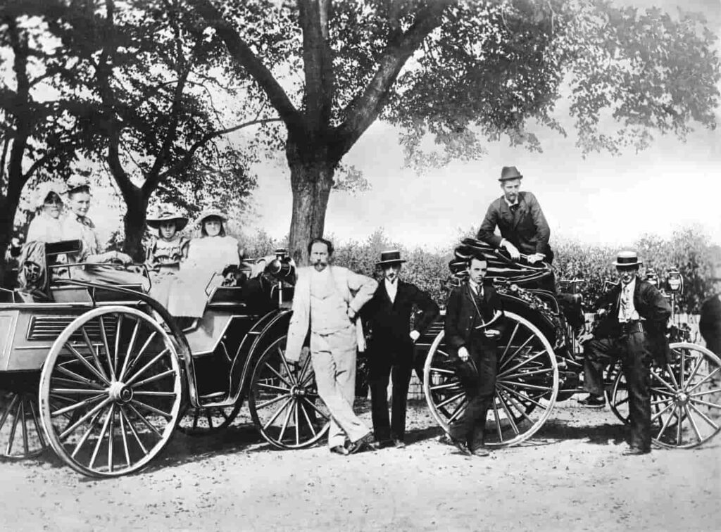 The Mercedes-Benz Museum's "Close-up" series features the 1893 Benz Victoria and Baron Theodor von Liebieg's 1,000-kilometer journey in 1894, showcasing revolutionary steering technology.