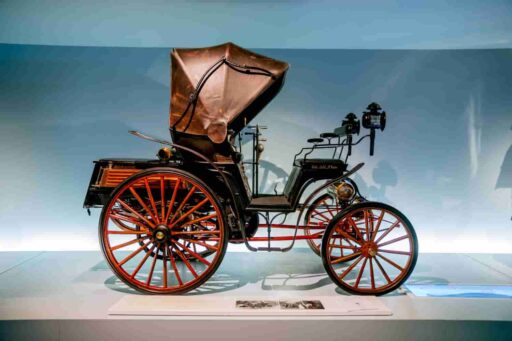 The Mercedes-Benz Museum's "Close-up" series features the 1893 Benz Victoria and Baron Theodor von Liebieg's 1,000-kilometer journey in 1894, showcasing revolutionary steering technology.