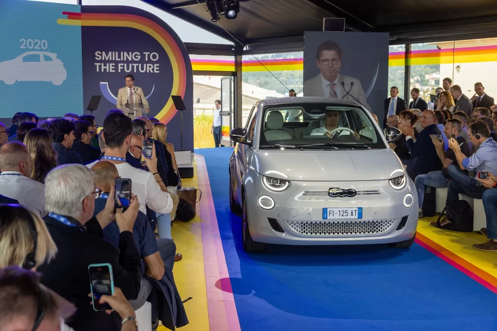 Turin, Italy — FIAT marked its 125th anniversary with a spectacular celebration at the Lingotto building, featuring a grand parade of classic and contemporary vehicles and highlighting the brand’s rich heritage and future vision.