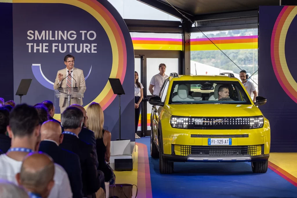 Turin, Italy — FIAT marked its 125th anniversary with a spectacular celebration at the Lingotto building, featuring a grand parade of classic and contemporary vehicles and highlighting the brand’s rich heritage and future vision.