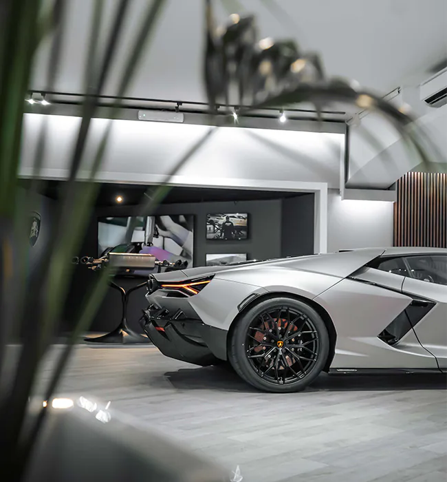 Lamborghini Lounge Porto Cervo returns to Via Porto Vecchio, offering Lamborghini owners exclusive hospitality and a 360° brand experience with events, driving activities, and luxury showcases.