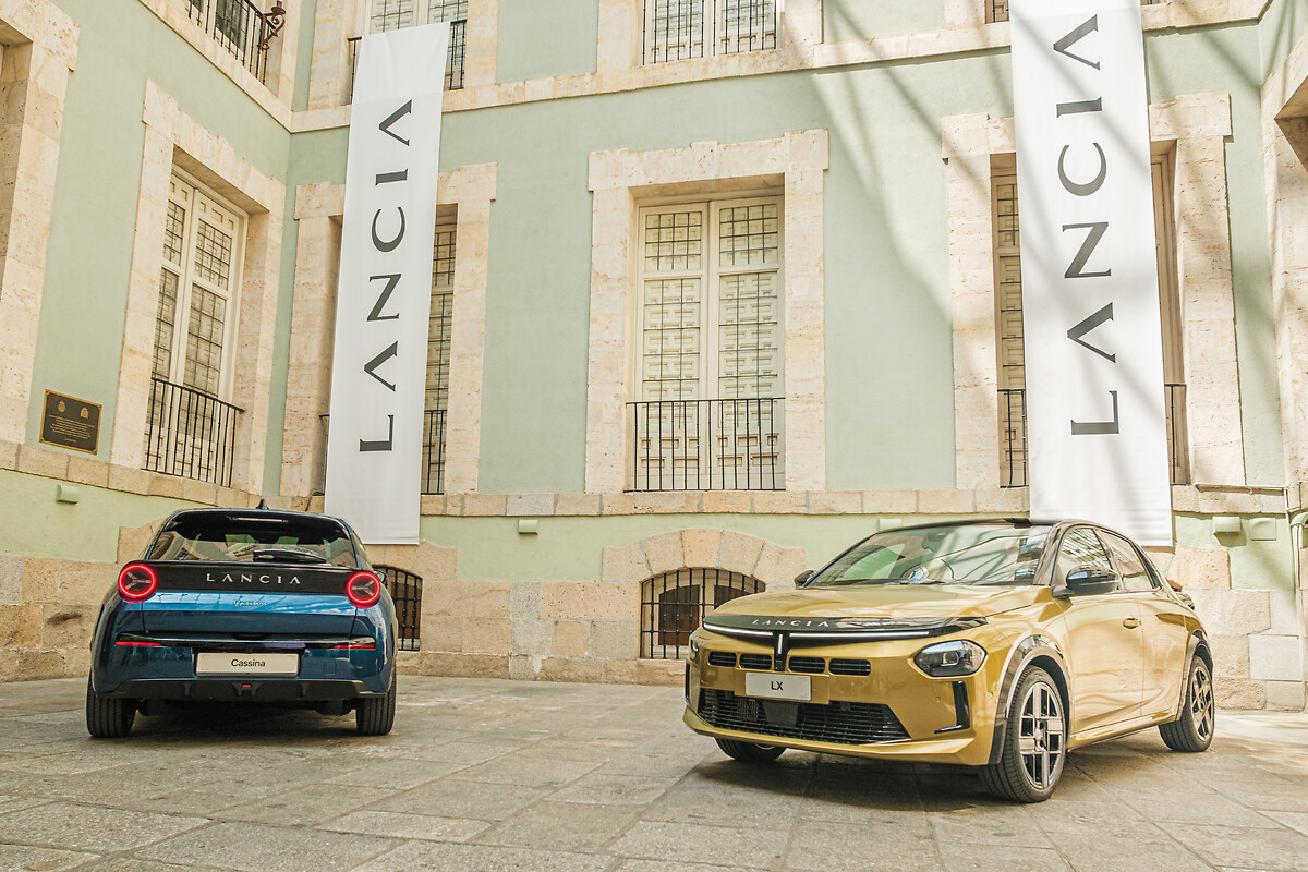 Lancia returns to Spain with the unveiling of the New Lancia Ypsilon, marking a milestone in its Renaissance Plan. Deliveries start in October 2024, with new showrooms and service points opening.