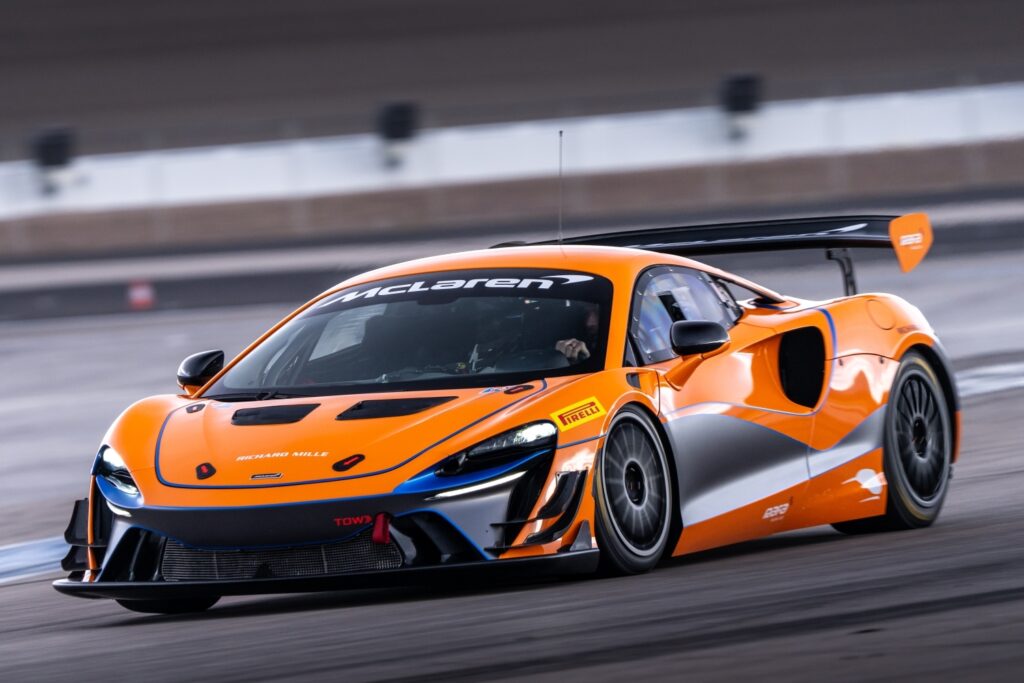 McLaren Automotive announces the 2025 McLaren Trophy America championship, featuring ten rounds at iconic venues and showcasing high-performance Artura Trophy race cars.