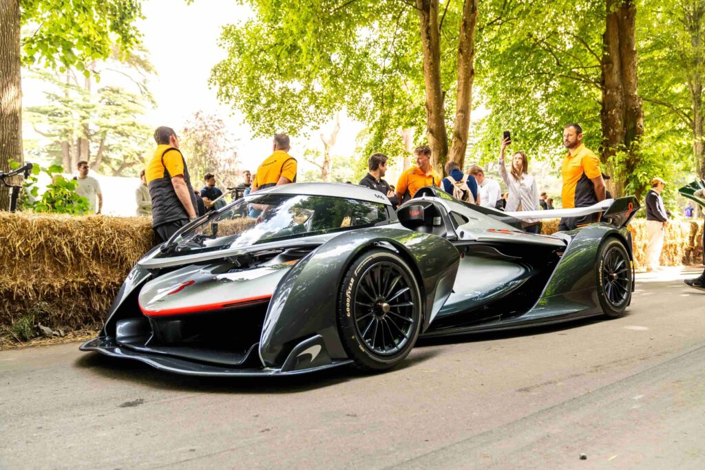 Mika Häkkinen, McLaren’s double Formula 1 World Champion, made a thrilling return to the Goodwood Festival of Speed, driving a McLaren Solus GT painted as a tribute to his 1998 title-winning MP4/13 Formula 1 car.