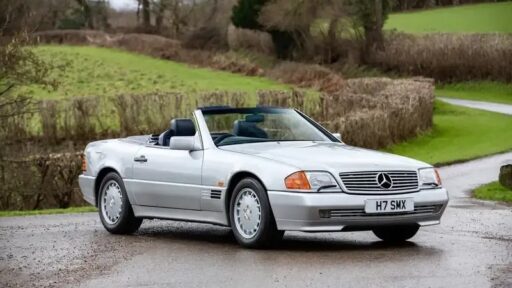 Sir Stirling Moss' 1990 Mercedes-Benz 500SL, owned for 24 years by the racing legend, is up for auction at £40,000. This historic car also transported F1 star Valtteri Bottas.