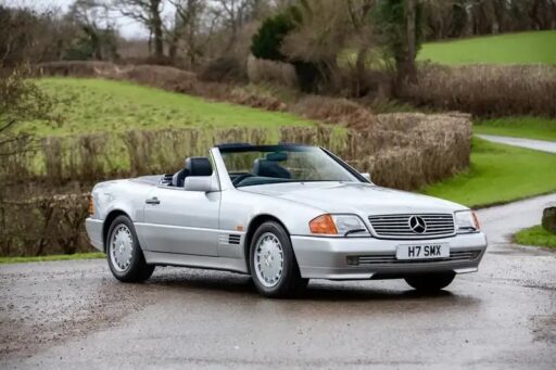 Sir Stirling Moss' 1990 Mercedes-Benz 500SL, owned for 24 years by the racing legend, is up for auction at £40,000. This historic car also transported F1 star Valtteri Bottas.