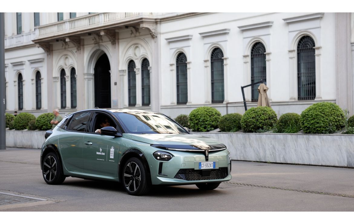 The New Lancia Ypsilon debuts at the Umbria Jazz Festival, providing stylish, eco-friendly transportation for stars like Nile Rodgers & CHIC, with models showcased at Piazza Matteotti.