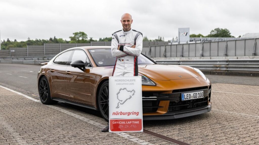 Porsche's new Panamera top model sets a Nürburgring Nordschleife record, completing the circuit 5.64 seconds faster than its predecessor, driven by test driver Lars Kern at 7:24.17 minutes.