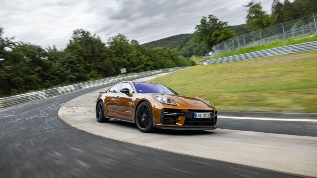 Porsche's new Panamera top model sets a Nürburgring Nordschleife record, completing the circuit 5.64 seconds faster than its predecessor, driven by test driver Lars Kern at 7:24.17 minutes.