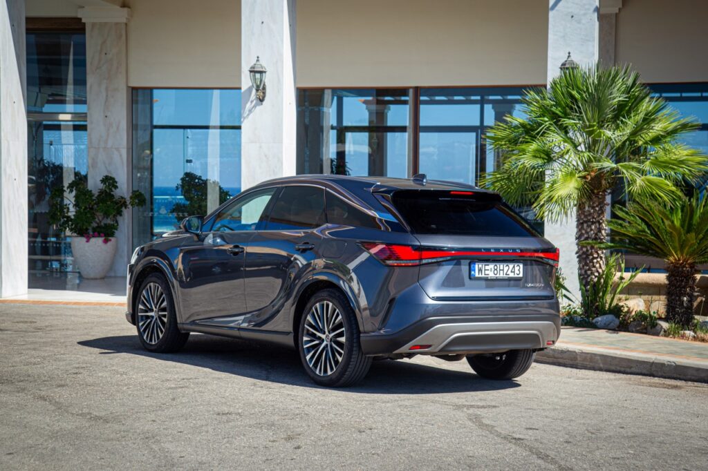 Lexus achieves remarkable growth in Poland with 7,068 vehicle registrations in the first half of 2024, a 26% increase. June sets a new monthly record with 1,500 registrations, reflecting the brand's strong market presence.