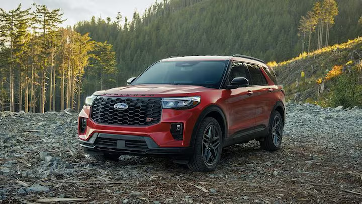 In 1990, Ford Explorer revolutionized family vehicles. Now, with major updates for 2025, the Explorer aims to reclaim the top spot among SUVs with improved interiors, technology, and performance.