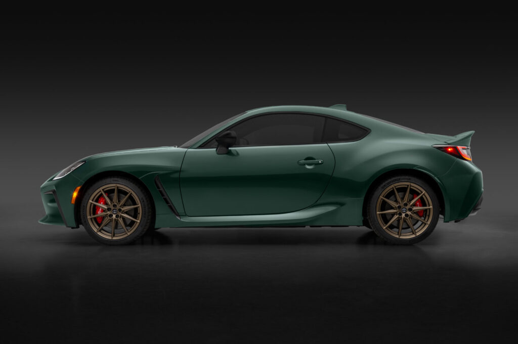 Toyota reintroduces the 2025 GR86 Hakone special edition with a stunning Ridge Green exterior, arriving Fall 2024. Enhanced performance and exclusive features set it apart.