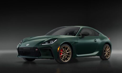 Toyota reintroduces the 2025 GR86 Hakone special edition with a stunning Ridge Green exterior, arriving Fall 2024. Enhanced performance and exclusive features set it apart.