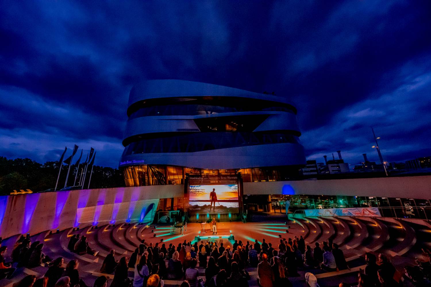 From 18 July to 18 August 2024, the Mercedes-Benz Museum will host “Urban Culture,” featuring a diverse lineup of music, dance, comedy, and performances on its open-air stage.