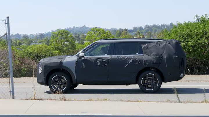 The 2026 Kia Telluride is set to retain its core design while introducing modern updates, including fresh styling, possible new powertrain options, and interior enhancements.