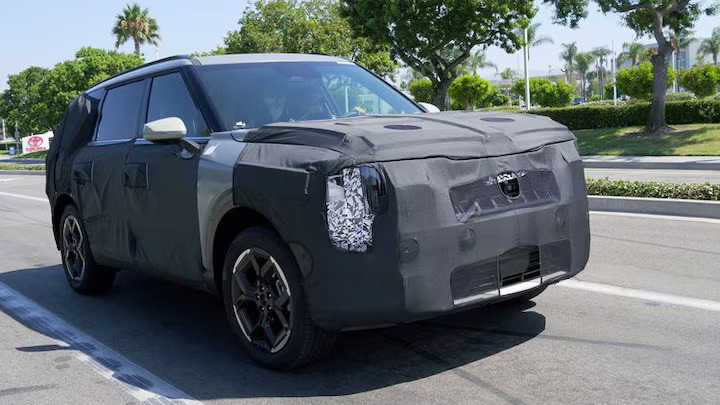 The 2026 Kia Telluride is set to retain its core design while introducing modern updates, including fresh styling, possible new powertrain options, and interior enhancements.