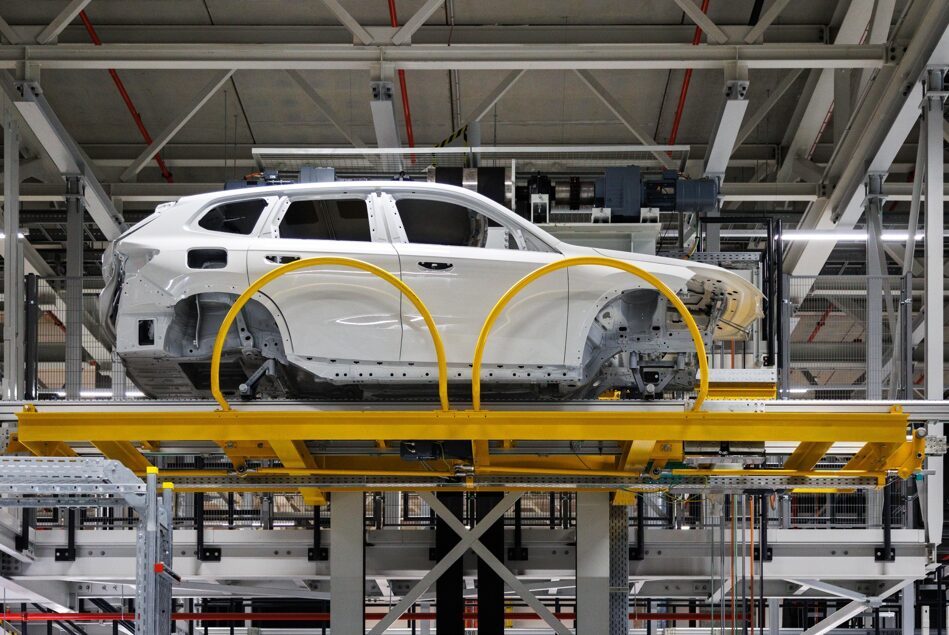 BMW Group’s new Debrecen plant debuts a fossil fuel-free paint shop, showcasing advanced eco-friendly technologies that reduce environmental impact and set a new standard for sustainable production.