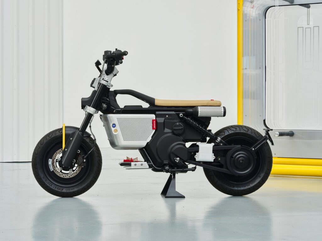 BMW Motorrad and VAGABUND introduce the BMW CE 02 x VAGABUND, an innovative eParkourer blending futuristic design with retro elements, perfect for urban environments.