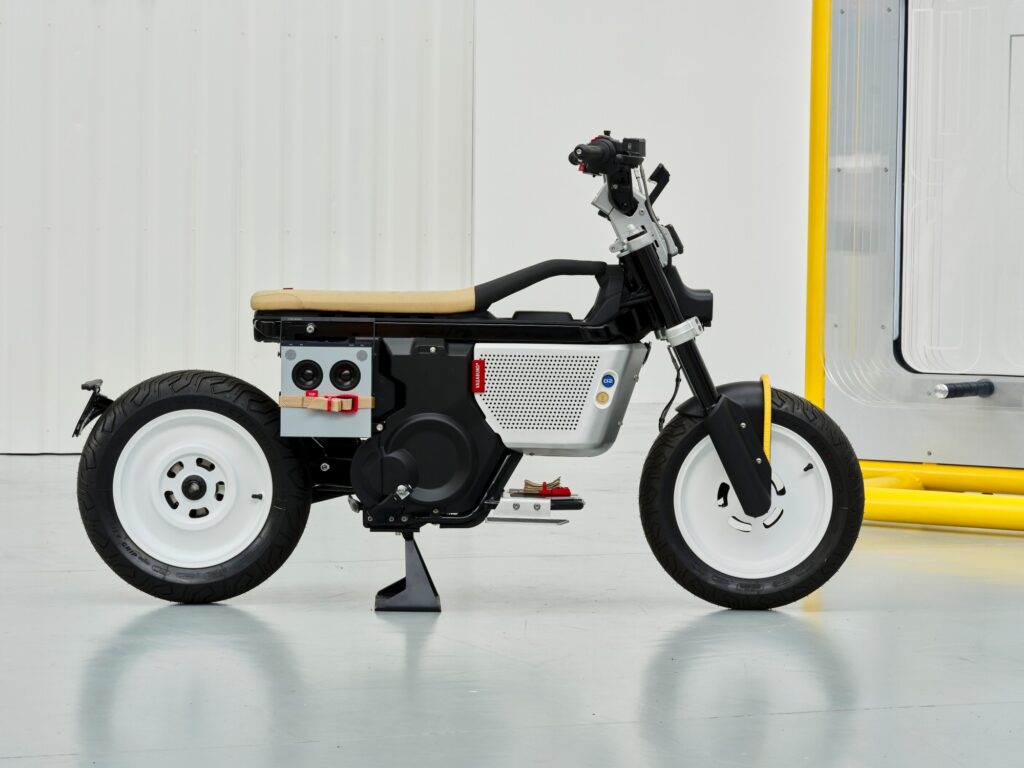 BMW Motorrad and VAGABUND introduce the BMW CE 02 x VAGABUND, an innovative eParkourer blending futuristic design with retro elements, perfect for urban environments.