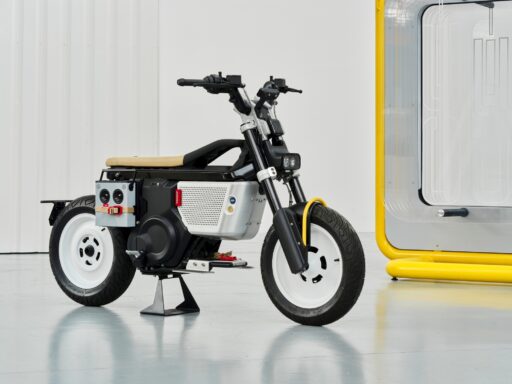 BMW Motorrad and VAGABUND introduce the BMW CE 02 x VAGABUND, an innovative eParkourer blending futuristic design with retro elements, perfect for urban environments.