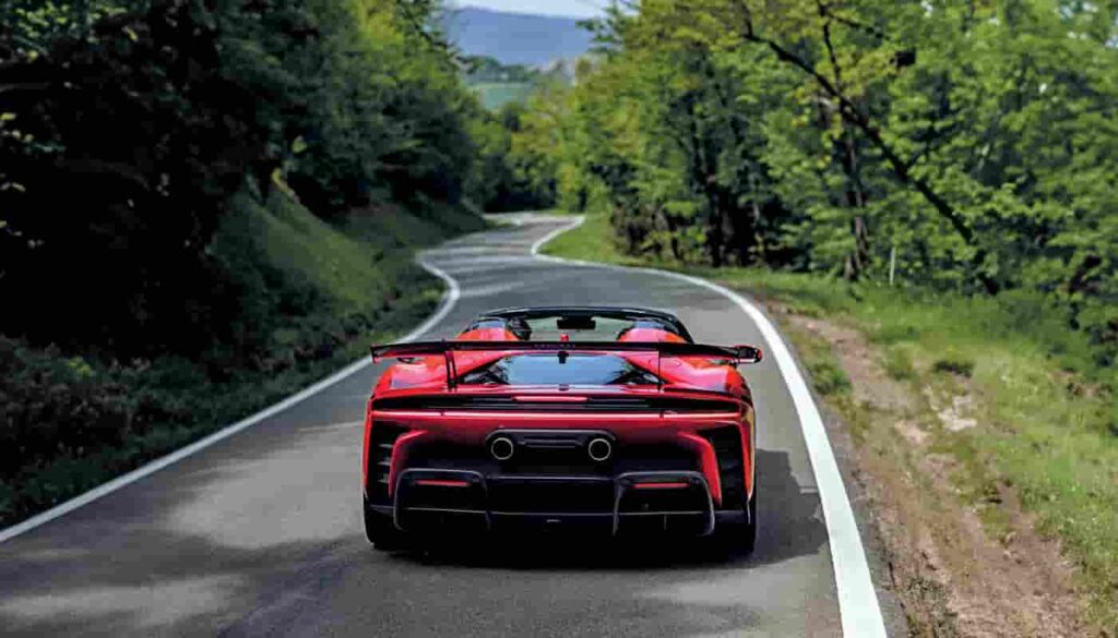 Fresh from his F1 debut, Ferrari Driver Academy’s Oliver Bearman takes the SF90 XX Spider for a thrilling test drive through the scenic roads of Emilia-Romagna.