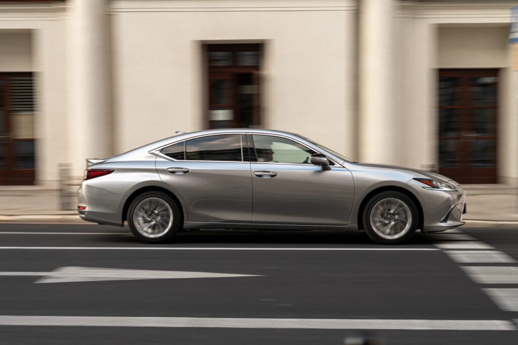 The Lexus ES, with its hybrid efficiency and luxury features, is available for businesses starting at PLN 1,490 net monthly through KINTO One Lease, offering comfort and safety in executive transport.