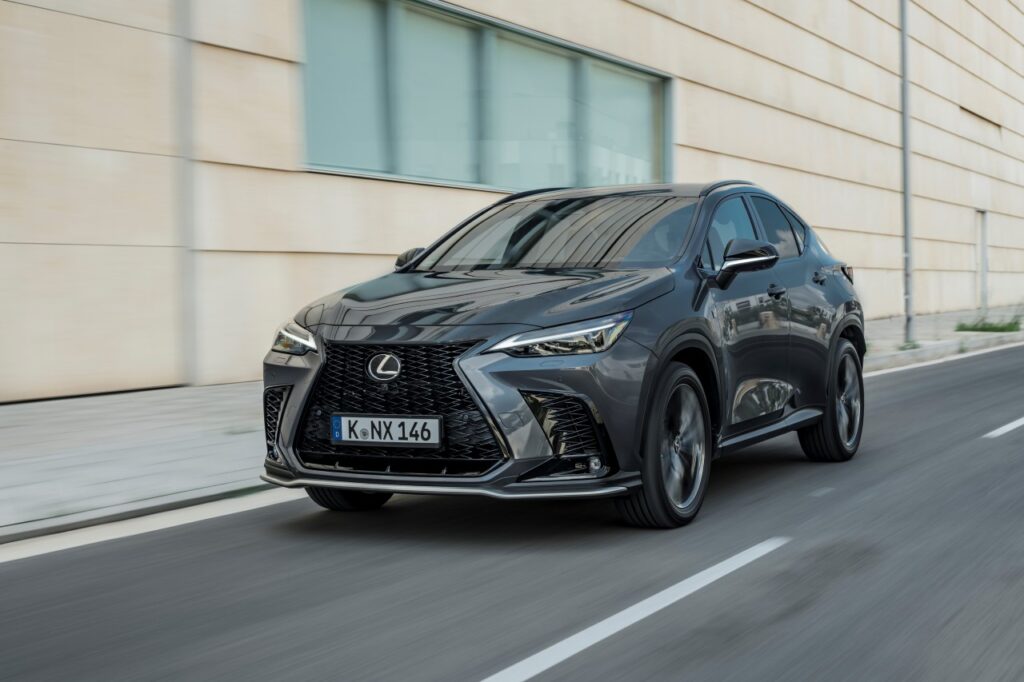 Lexus achieves record-breaking sales in Poland, registering 8,371 cars since January, marking a 35% year-over-year increase and securing an 11% market share in the premium segment.