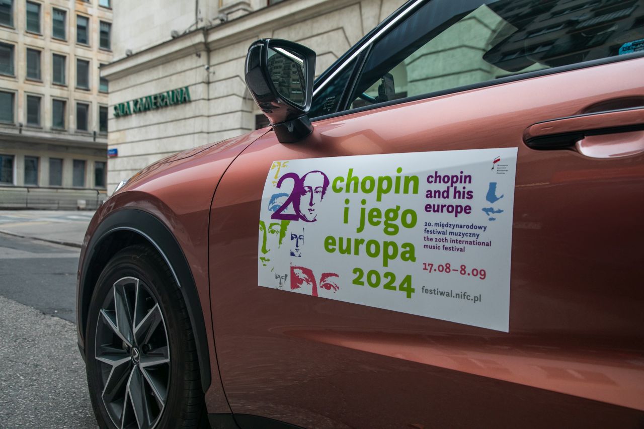 Lexus partners with the 20th "Chopin and His Europe" Festival, providing luxurious hybrid models to transport top musicians, underscoring its commitment to supporting cultural events.