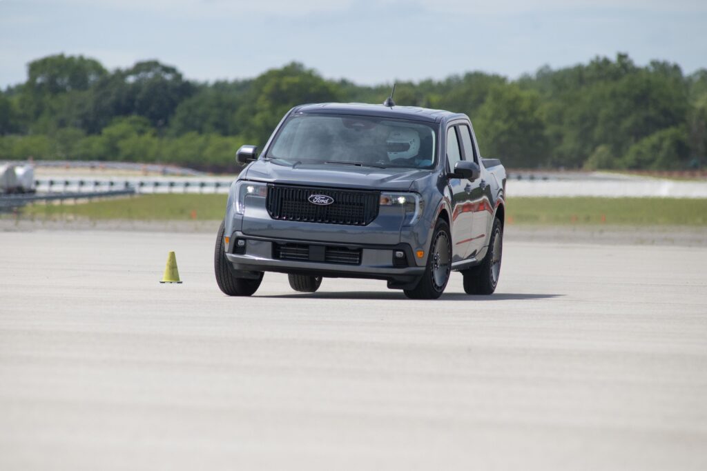 Drawing inspiration from the 1980s to early 2000s, the Maverick Lobo offers street truck enthusiasts a modern, performance-tuned variant. Features include a lowered ride height, 2.0L EcoBoost engine, and unique styling.