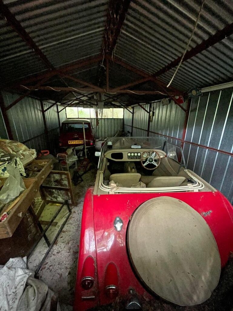 Urban explorer discovers an abandoned house near Reading with vintage cars, including a 1982 Morgan, left behind. The eerie find has stunned TikTok viewers.