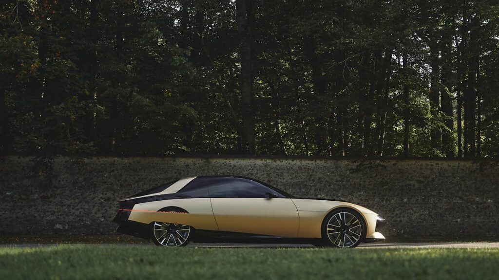 DS Automobiles celebrates its 10th anniversary with the SM TRIBUTE, honoring the iconic SM model at Chantilly Arts & Elegance, blending heritage with innovative, forward-looking design.