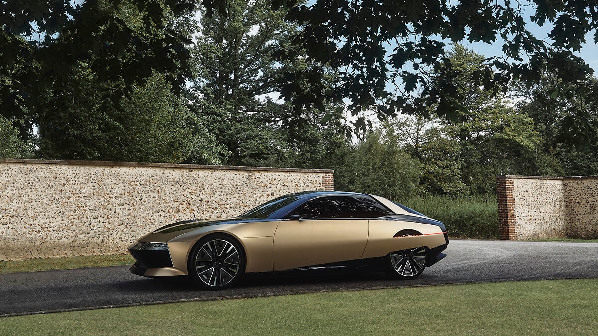 DS Automobiles celebrates its 10th anniversary with the SM TRIBUTE, honoring the iconic SM model at Chantilly Arts & Elegance, blending heritage with innovative, forward-looking design.