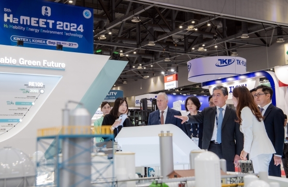 Hyundai Motor Group unveils its hydrogen solutions and roadmap at H2 MEET 2024, showcasing innovations in hydrogen production, industrial applications, and a sustainable future vision.