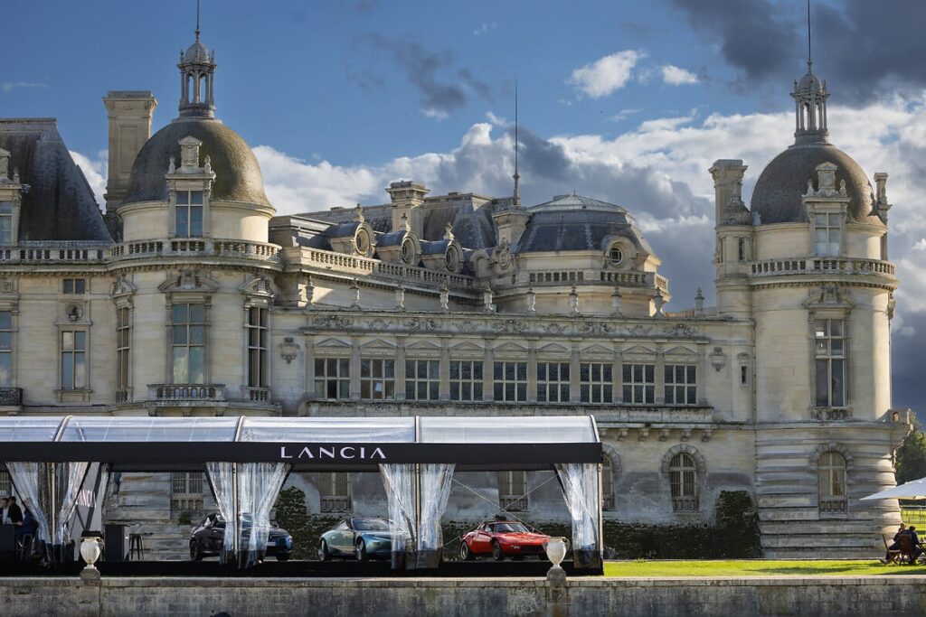 The Lancia Pu+Ra HPE concept car wins Best of Show at Chantilly Concours 2024, spotlighting Italian automotive elegance and innovation in a prestigious event showcasing the world's finest cars.