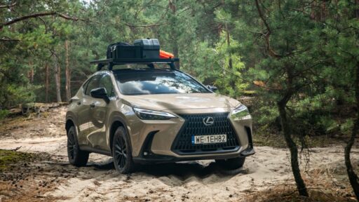 Lexus E-FOUR Intelligent 4x4 Drive enhances hybrid and plug-in hybrid crossovers with improved performance and safety, while minimizing fuel consumption through electric rear-axle power.